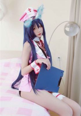 年轻的女教师_JVID性感写真