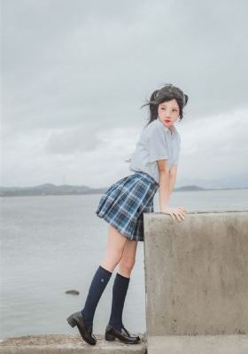 兄妹看电视时当着父母_1080P免费高清观看